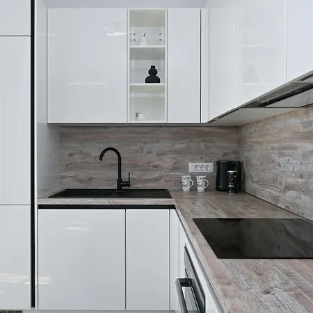 Two Bedroom דירה *