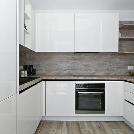 דירה Two Bedroom